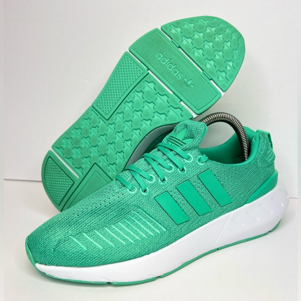 Adidas Womens Swift Run22 GZ4977 Running Size 7.5M Emerald/White Superb Clean!
